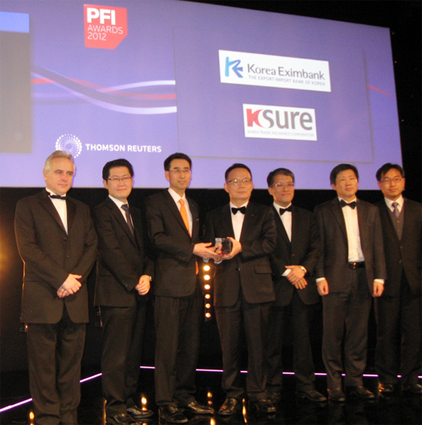 PFI가 선정한 "2012년 최우수 국제금융기관상" 수상 (1.30) 이미지