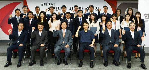 30기 신입사원 사령장 수여식 개최(6.30) 이미지